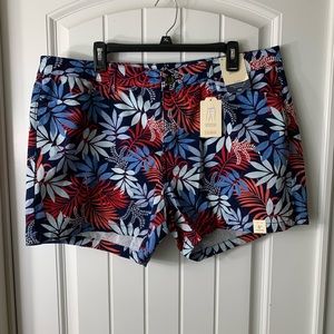 St John’s Bay Navy Palms Shorts  Womens Sz 18